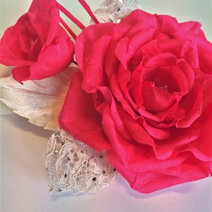 Broche de flores de seda Broche rojo Ramo Alfileres de flores Ropa