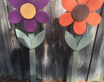 Flowers Spring Summer Fall yard decorations Wood Flower on metal stake Outdoor painted wood lawn or garden ornament Daisy Sunflower decor