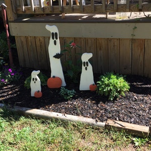 31 Halloween yard decor Primitive Wood Ghost with bat and pumpkin on metal stake Outdoor painted wood lawn decoration Spooky ornaments. image 2