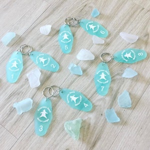 Personalized Motel Keychain: Custom Vintage Style Acrylic Key Tag