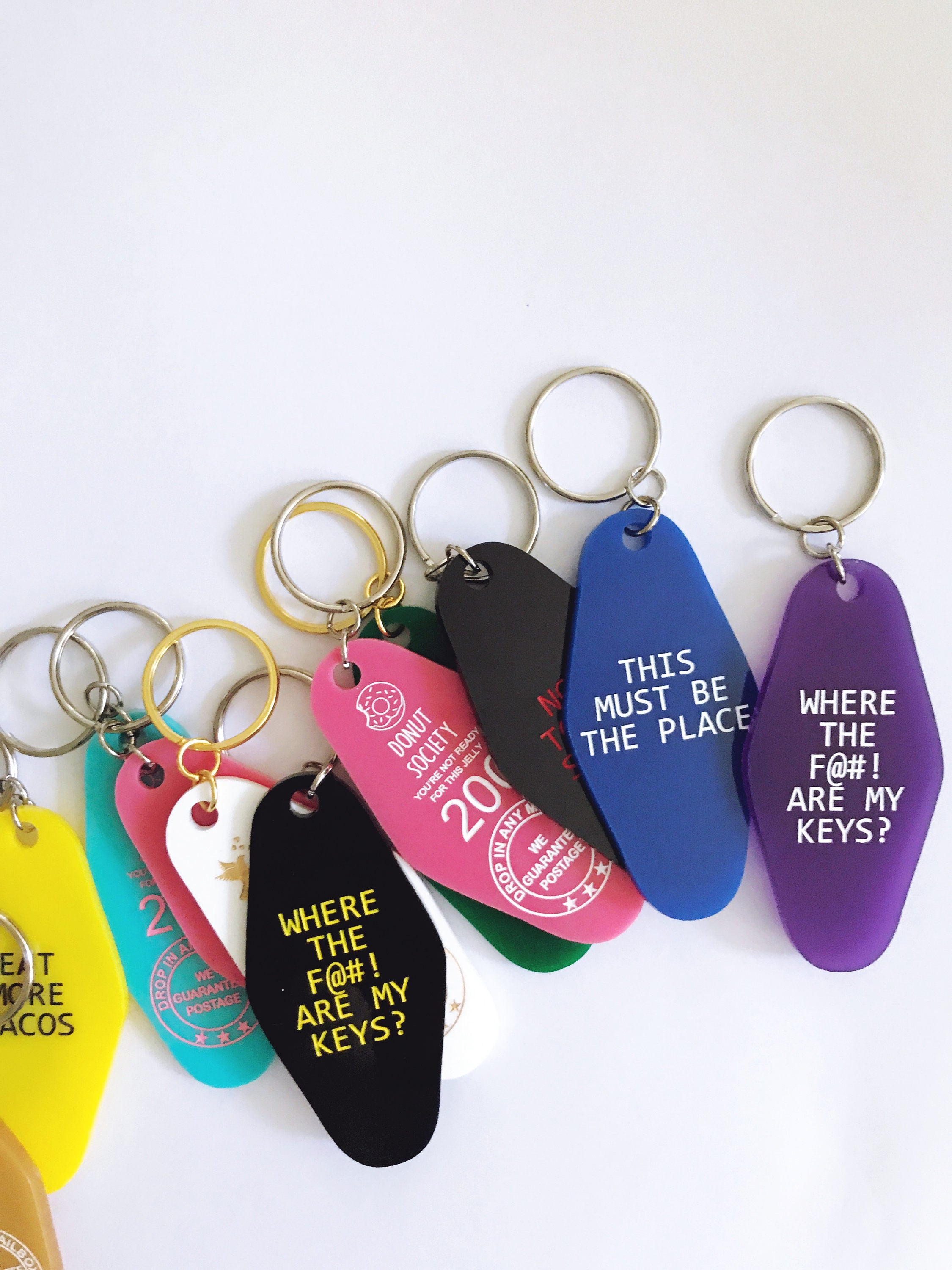 Personalized Keychain Retro Motel Keychain Gifts for Women 