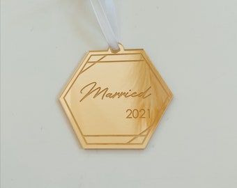 Married 2025 Christmas Ornament-Laser Cut Personalized 2025 Holiday Ornament,Geometric, gold, Modern Ornament,Newlyweds,Gift Idea