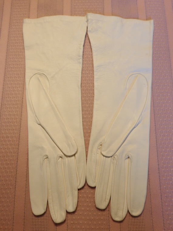 Exquisite 1960s White Kid Leather Cut Out Lace 11… - image 8