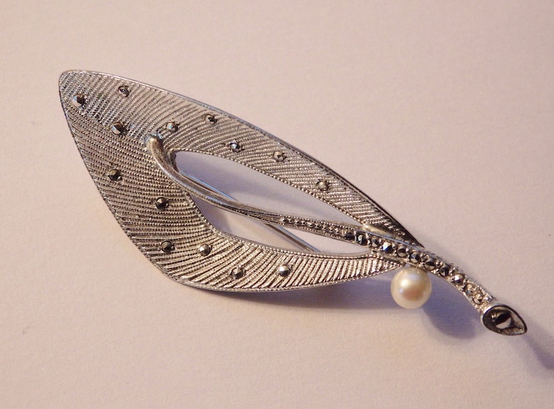 THEODOR FAHRNER GERMANY Sterling Silver Pearl and Marcasite Leaf Brooch Pin image 5