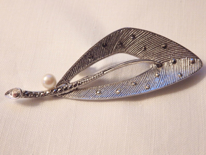 THEODOR FAHRNER GERMANY Sterling Silver Pearl and Marcasite Leaf Brooch Pin image 1