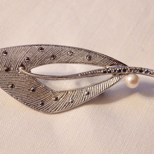 THEODOR FAHRNER GERMANY Sterling Silver Pearl and Marcasite Leaf Brooch Pin image 3