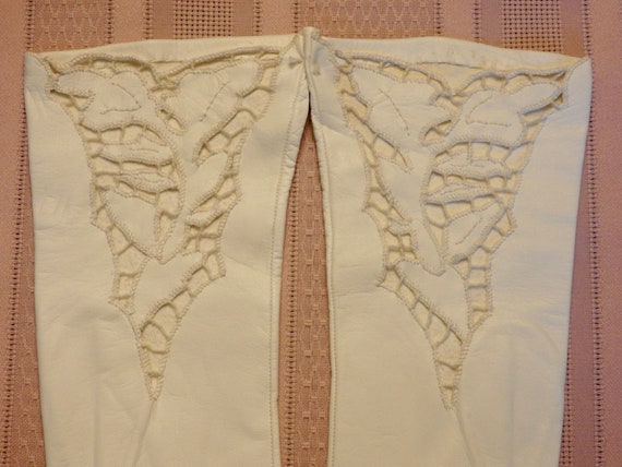 Exquisite 1960s White Kid Leather Cut Out Lace 11… - image 5