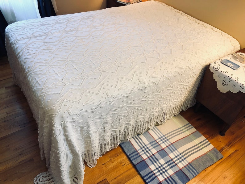 Antique Vintage CANDLEWICK Aran Knitted White All Cotton Bedspread With Fancy Crochet