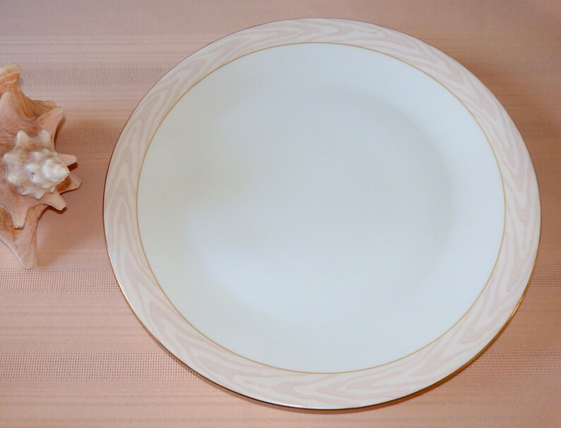 Mikasa CAG01 Silk Moire 12 Inch Round Serving Platter Chop Plate~Conch Shell Pink~Very EUC Vintage~60pc Service for 12 SOLD SEPARATELY
