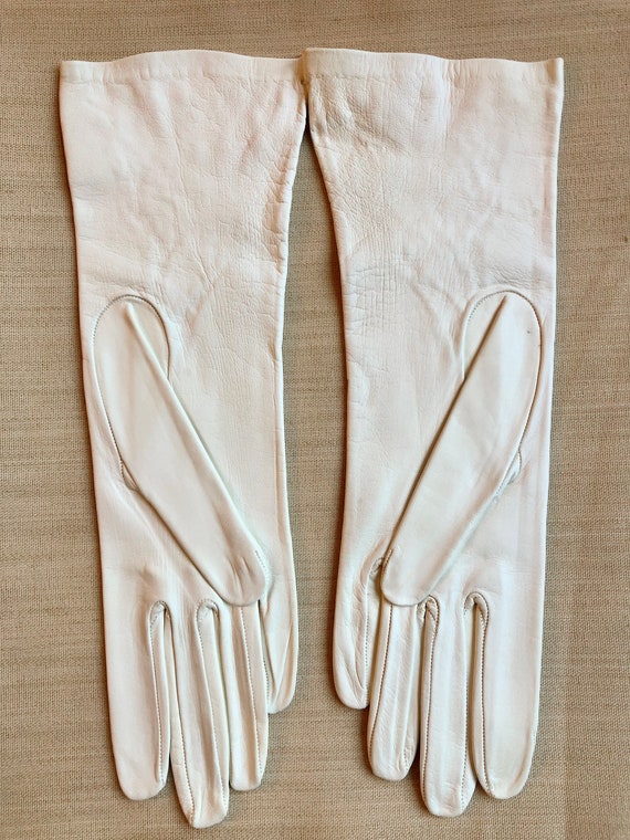 Exquisite 1960s White Kid Leather Cut Out Lace 11… - image 4