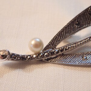 THEODOR FAHRNER GERMANY Sterling Silver Pearl and Marcasite Leaf Brooch Pin image 2