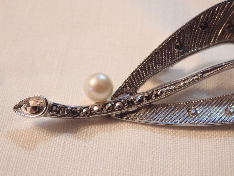 THEODOR FAHRNER GERMANY Sterling Silver Pearl and Marcasite Leaf Brooch Pin image 2