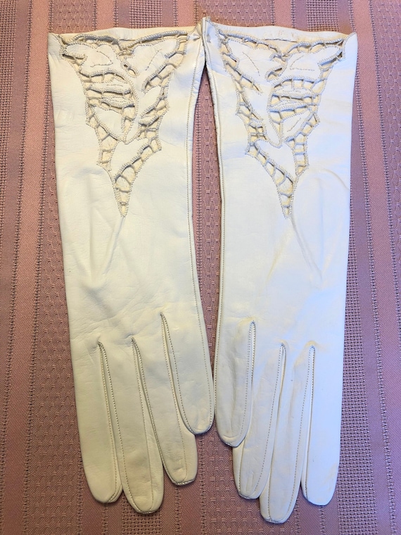 Exquisite 1960s White Kid Leather Cut Out Lace 11… - image 3