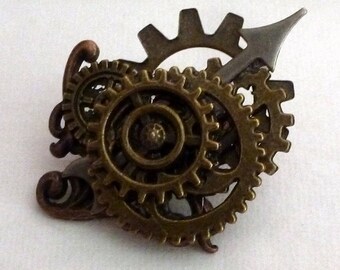 Handmade Steampunk Gears Tie Tac or Brooch - Gear Head - Clockwork Gears