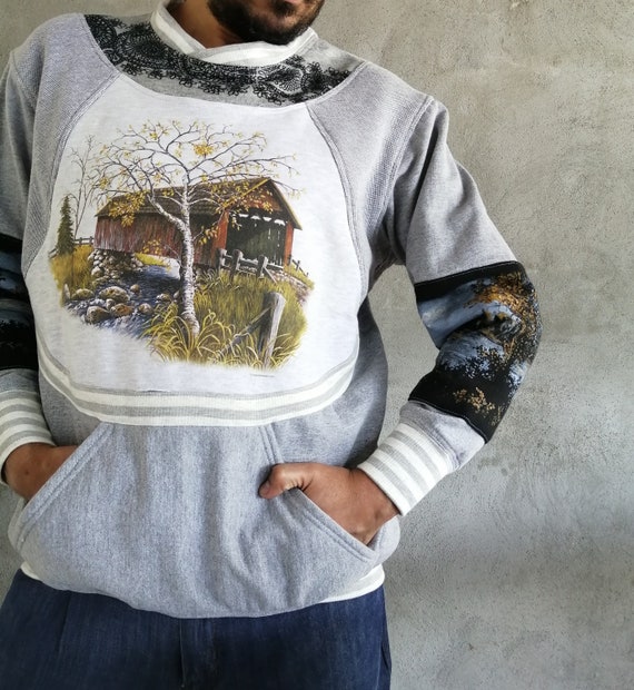 Crewneck sweatshirt with kangaroo pocket online