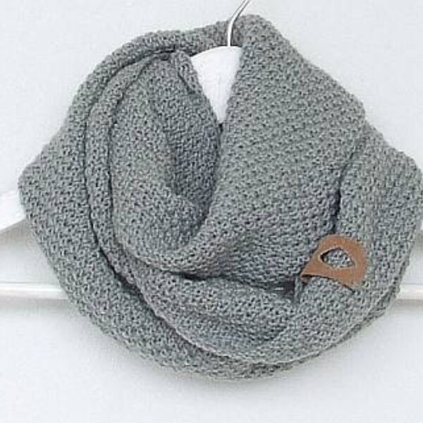 Knitted Infinity Scarf, Women’s Accessories, Light Gray Hand Knit Cowl Scarf, Handmade Women Scarf, College Student Gift,Winter Accessories