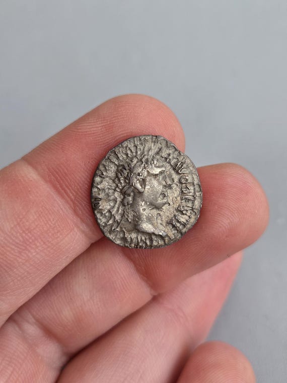 デナリウス銀貨　トラヤヌス ローマ帝国 キストフォルス銀貨 トラヤヌス帝／軍団記章