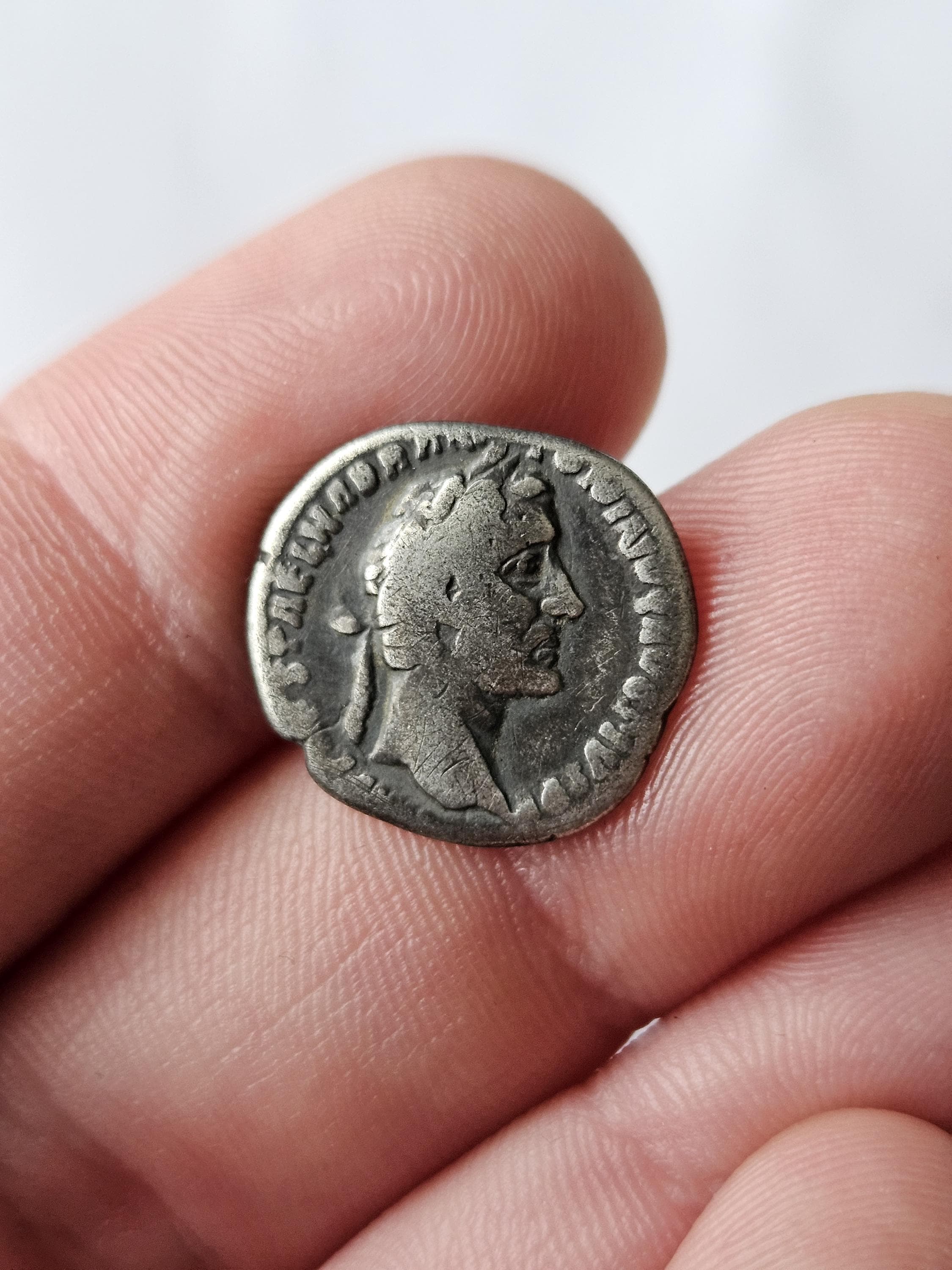 アントニヌス・ピウスのローマ時代の銀製デナリウス貨、紀元138-161