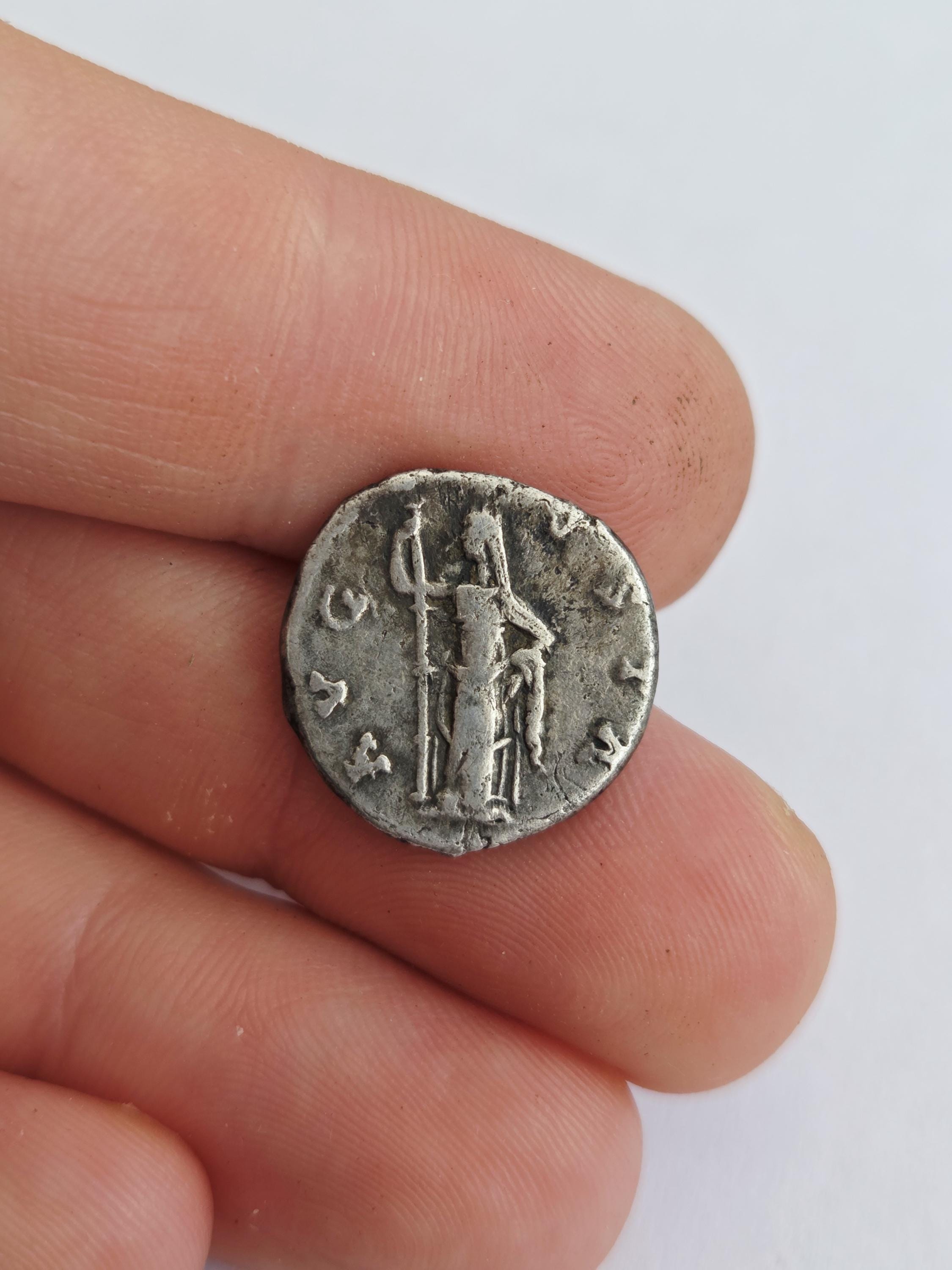 ファウスティナ1世アル ローマ時代のデナリウス銀貨 西暦141年頃、裏面