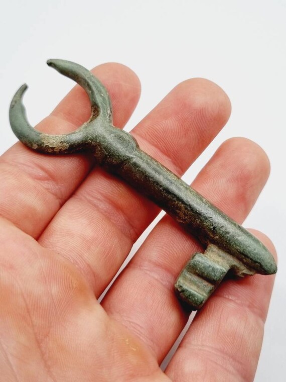Clé De Bague Médiévale En Bronze Blanc | Grande Taille Avec Belle Patine | Pièce Rare Et Ancienne