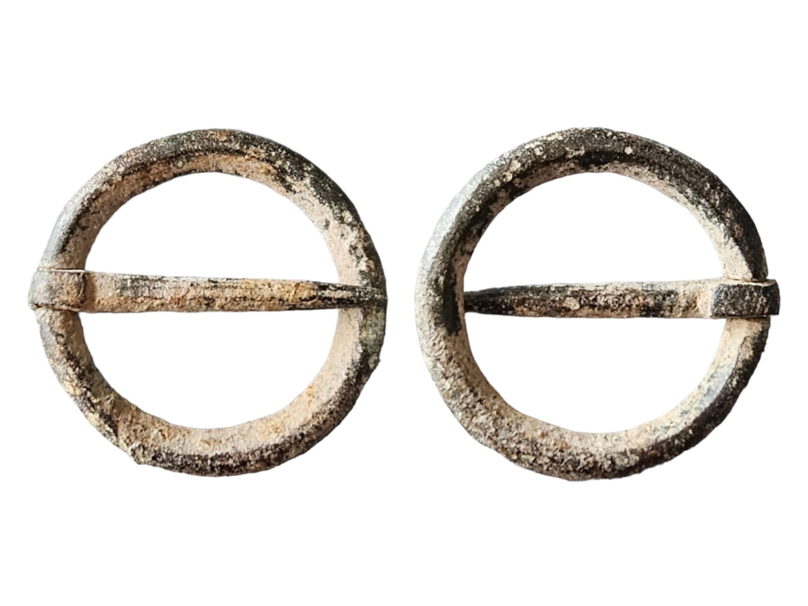 Annular brooch shop