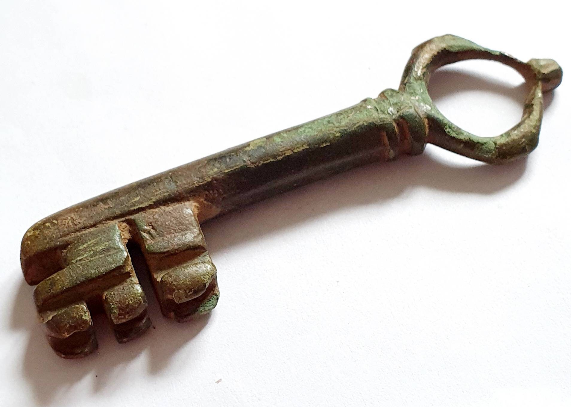 Scarce large Medieval bronze key circa 12501500 AD Etsy