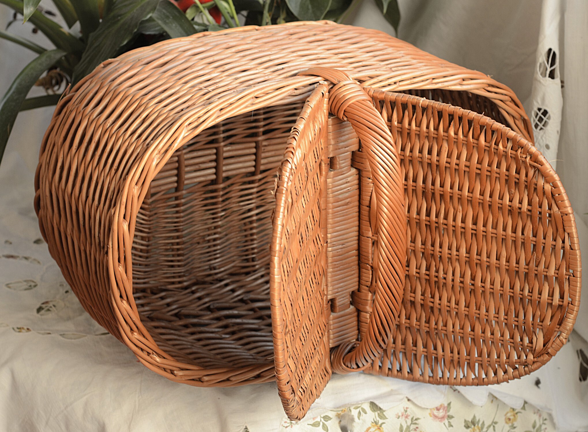 Large Picnic Basket With Lid – 16" Collapsible Linen Basket For Outdoor Picnic & Storage Boxes, Wicker Basket With Handle For Picnic Accessories, Multi-Purpose Storage Basket By Hobbi Co