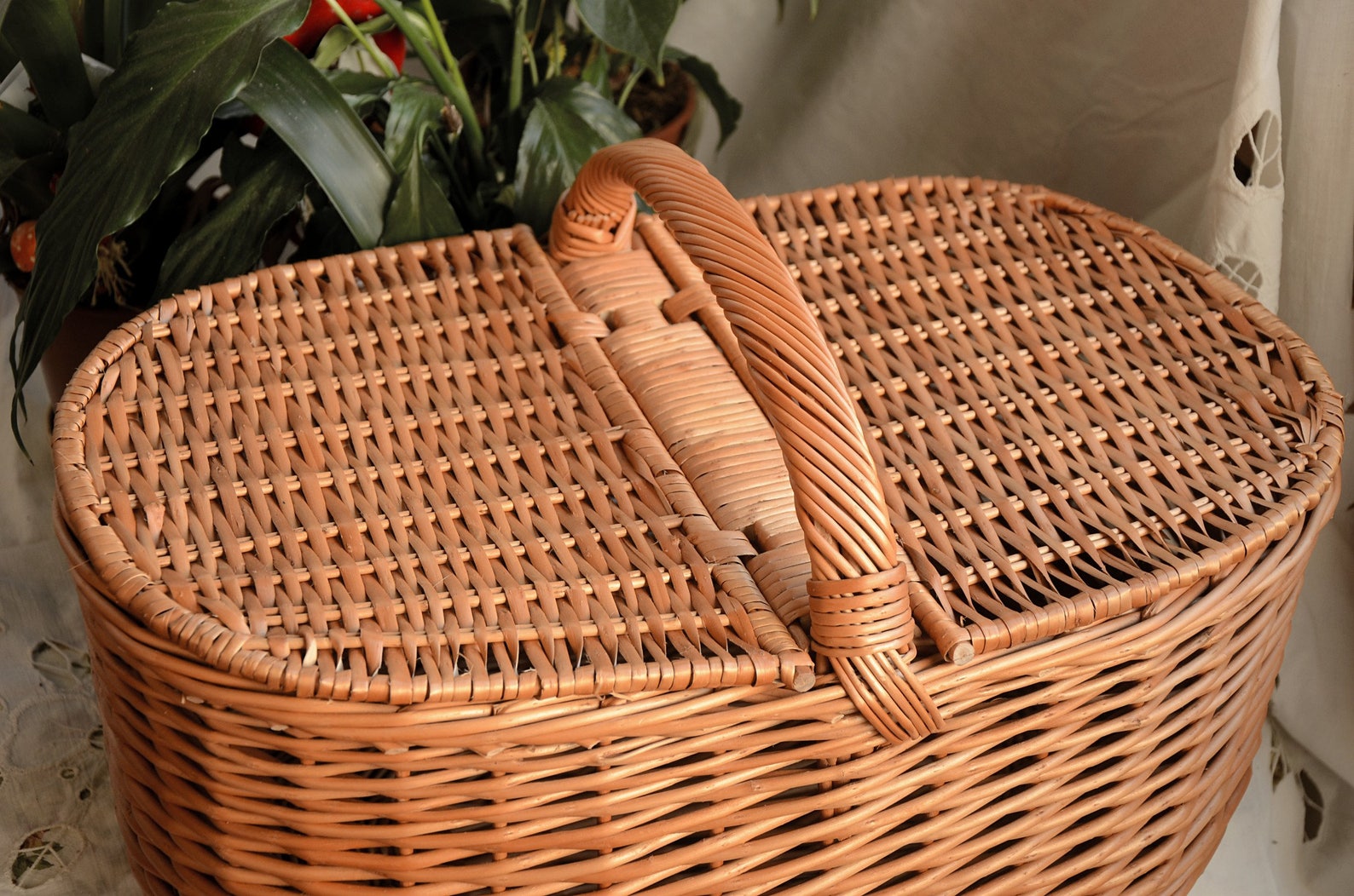 Large Picnic Basket With Lid – 16" Collapsible Linen Basket For Outdoor Picnic & Storage Boxes, Wicker Basket With Handle For Picnic Accessories, Multi-Purpose Storage Basket By Hobbi Co
