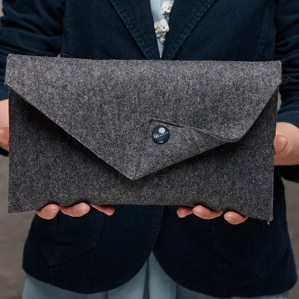 Dark grey Merino wool felt clutch bag, grey large felt clutch for woman, grey elegant clutch, grey felt clutch, clutch bag, handmade bag