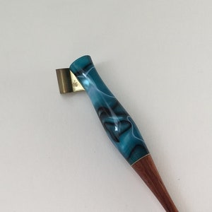 Oblique Calligraphy Pen in Acrylic Aqua
