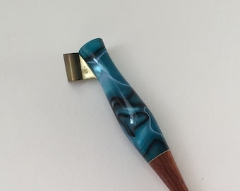 Oblique Calligraphy Pen in Acrylic Aqua