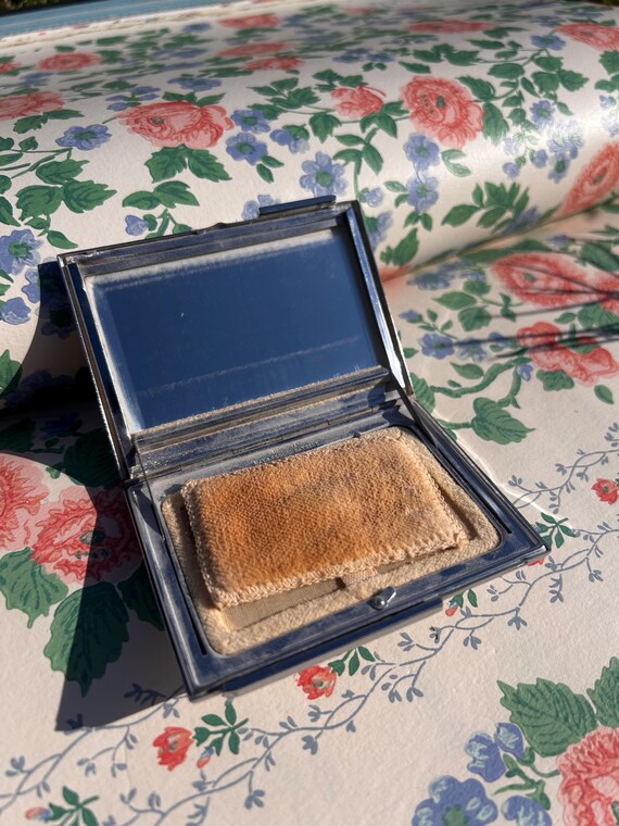 Vintage Silver Makeup Compact - image 3