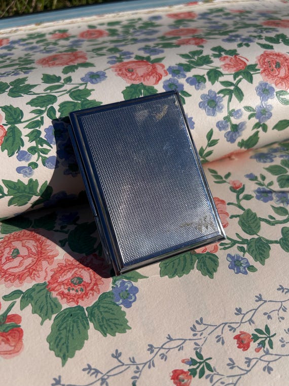Vintage Silver Makeup Compact - image 4