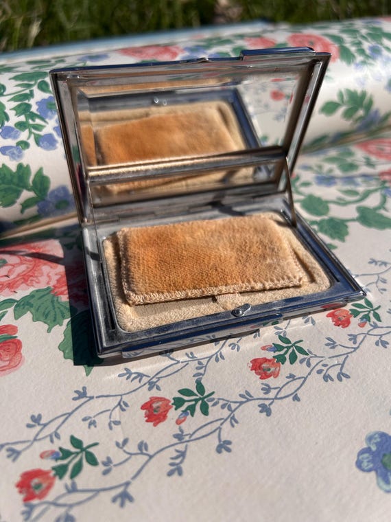 Vintage Silver Makeup Compact - image 2