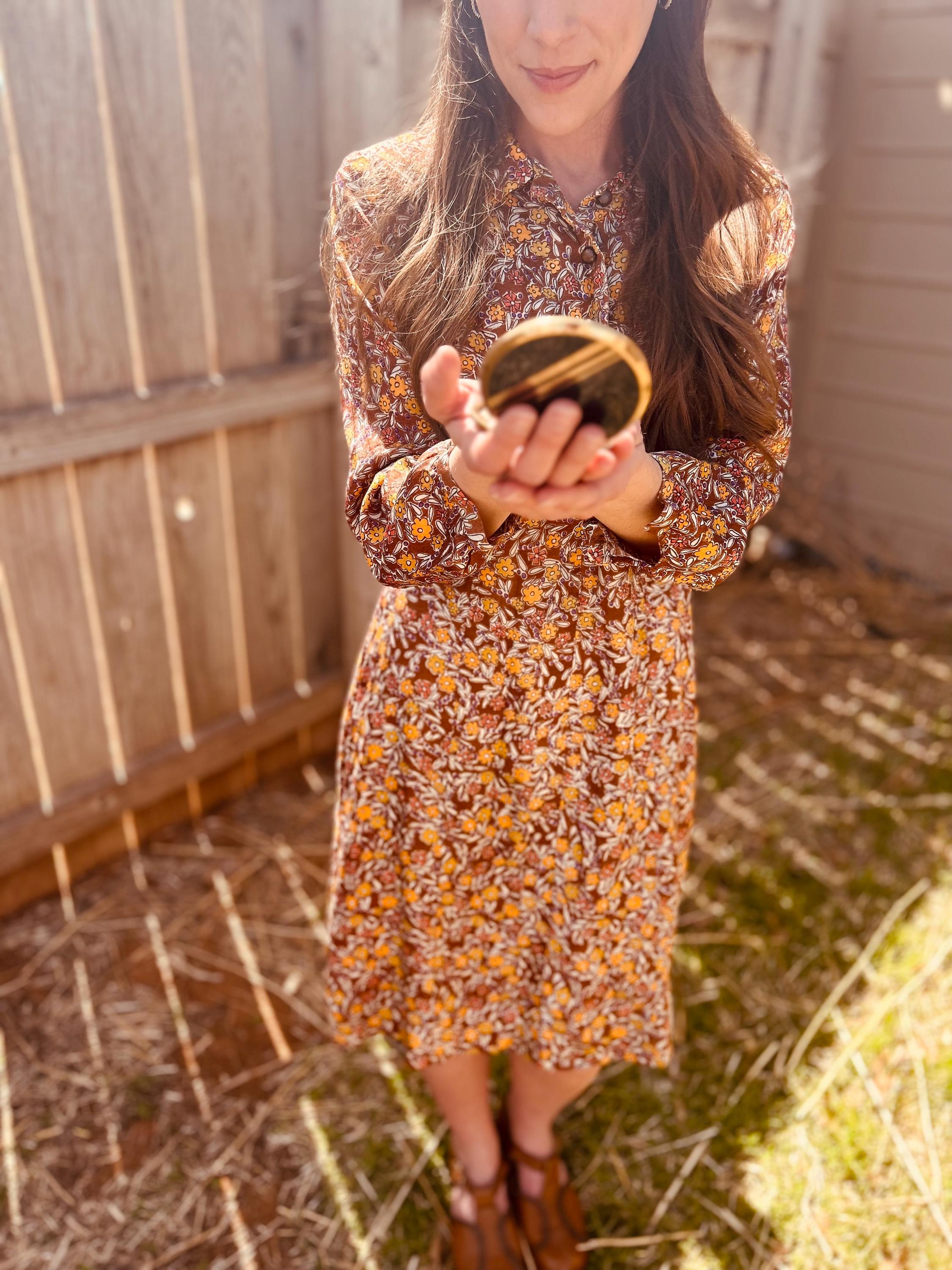brown floral vintage dress 1970s My Actual Bust is:66