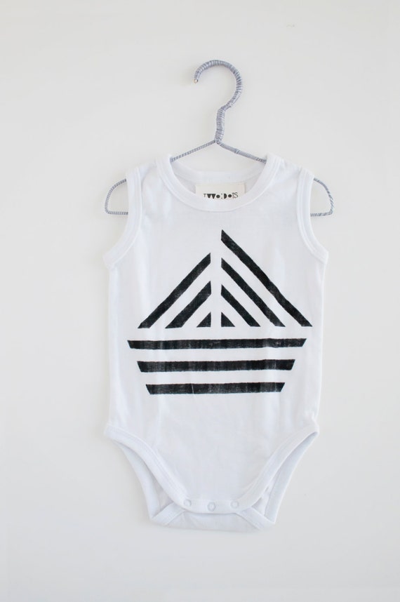 suckers-a-small-boat-baby-clothing-penetrating-vibrator