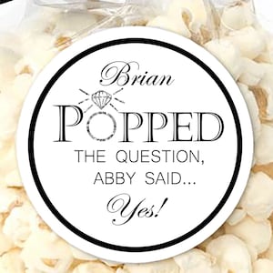 Lui ha fatto la proposta, lei ha detto sì! / Etichette per popcorn al caramello per feste di fidanzamento / Bomboniere personalizzate per feste di fidanzamento