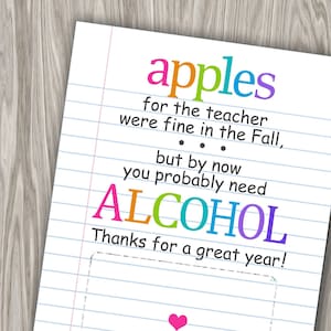 Porte-cartes cadeau imprimable pour le professeur / Les pommes pour le professeur étaient bonnes à l'automne, mais maintenant vous avez probablement besoin d'ALCOOL !