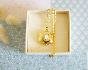 Boho Locket Pendant – Vintage-Inspired, Gold, Mother-of-Pearl, Retro Jewelry