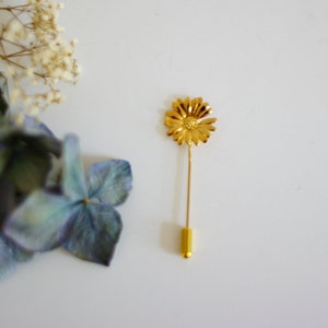 Golden fibula brooch sunflower hat pick