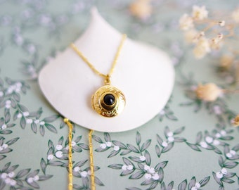 Boho Retro Vintage Locket Pendant – Gold & Stones