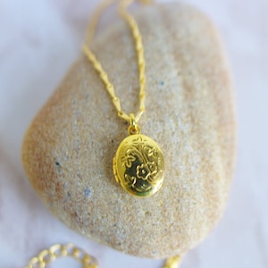 Oval locket pendant medallion boho style retro vintage gold