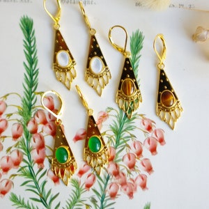 Art Deco style earrings with green agate stone and mother-of-pearl, upcycling jewelry Suzon