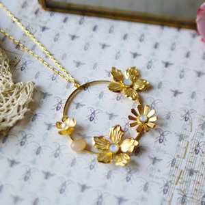 Sautoir fleurs pierres fines nacre style bohème bucolique romantique Gigi