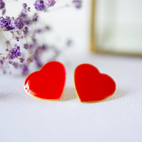 boucles d'oreilles cœurs rouges style années 80 or saint Valentin clous d'oreilles