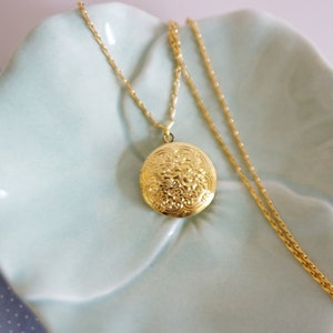 Locket medallion pendant boho style retro vintage gold