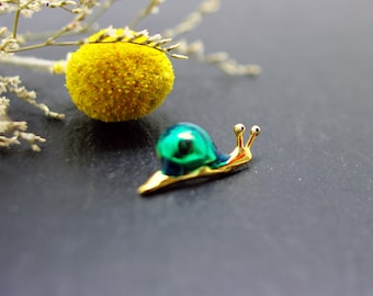 green snail collar jewelry pin gold jewelry nature cold enameling