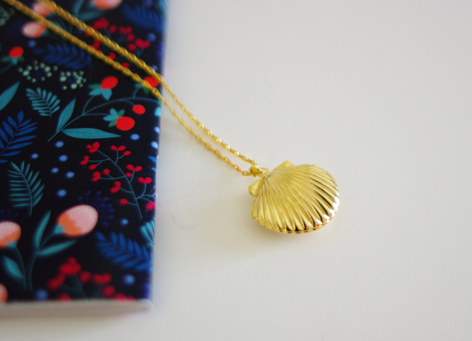 Bijou fantaisie pendentif rétro - France