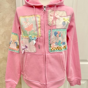 かわいいうさぎをテーマにしたパッチワークスタイルのカスタムパーカー（サイズ：M、L、XL）