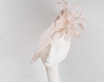 Fascinator met roze veren: gelegenheidshoed, derbyhoed